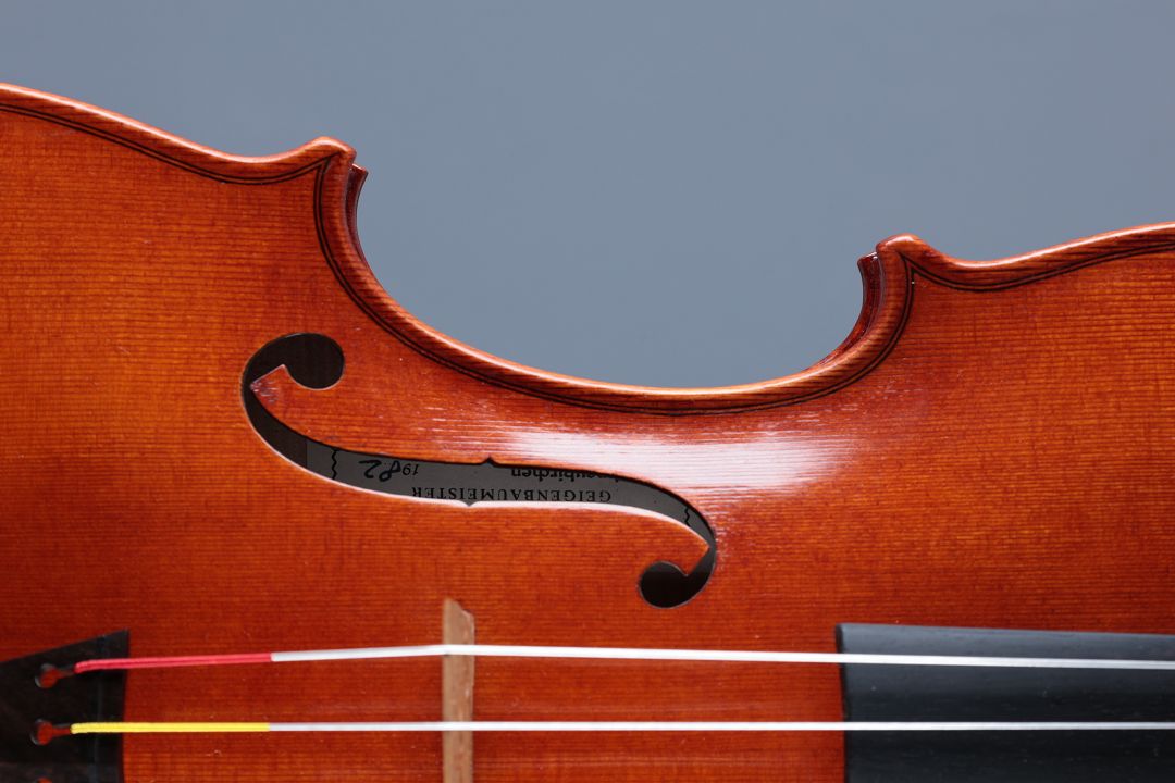 Voigt Jochen - Markneukirchen Anno 1982 - 41,0 cm - B-138